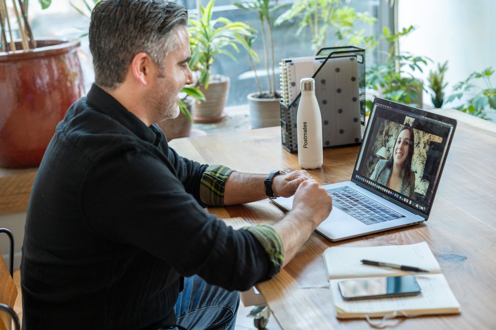 Business owner on a video call with DMANTRA about digital marketing for Gulf businesses